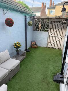 Queen street rear yard (2)