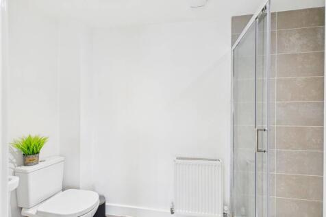 en suite master bedroom