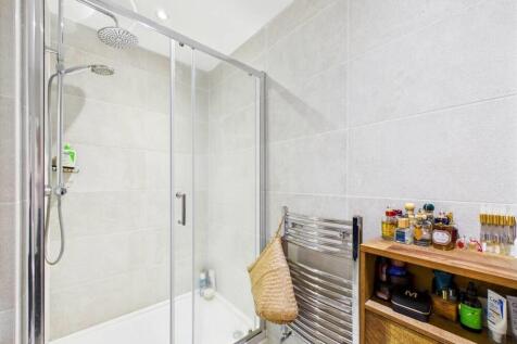 en suite bedroom 4