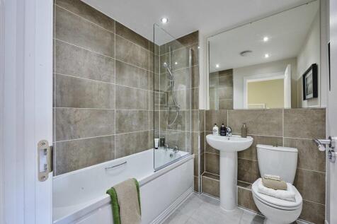Relaxing and modern bathroom