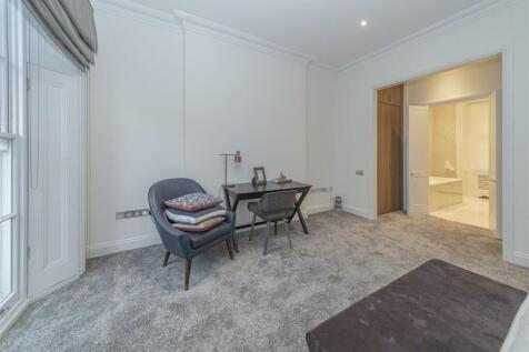 Bedroom 1      .jpg