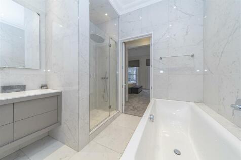 Master Bed En-suite    .jpg