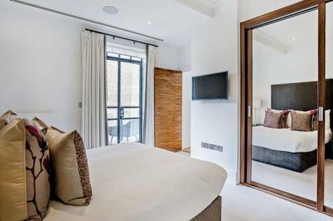 Bedroom 1 .jpg