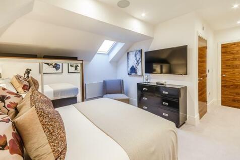Bedroom 1 Image 2 .jpg