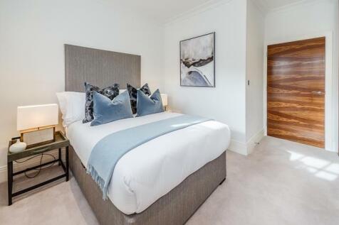 Bedroom 1.jpg
