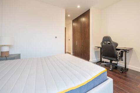 Master Bedroom .jpg
