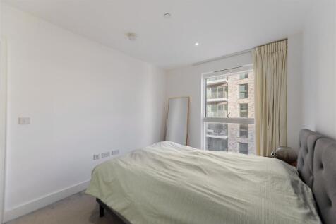 Master Bedroom          .jpg