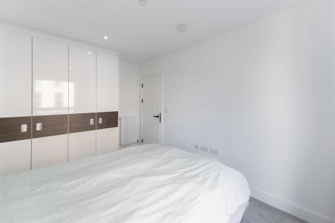Master Bedroom               .jpg