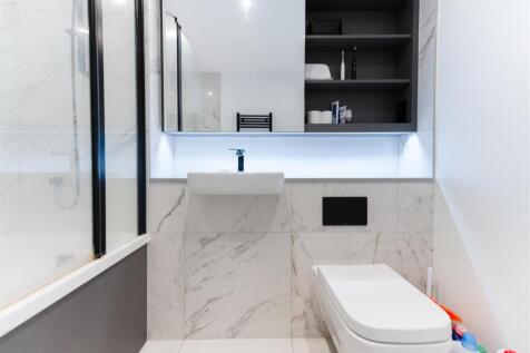 Bathroom              .jpg
