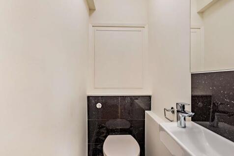 Bathroom    .jpg
