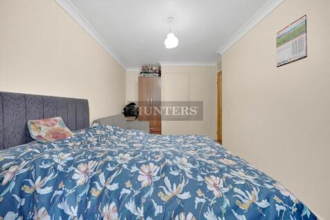 Master Bedroom       .jpg