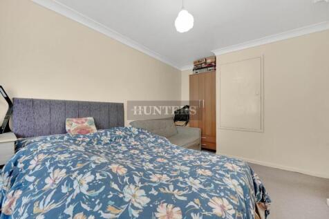 Master Bedroom          .jpg