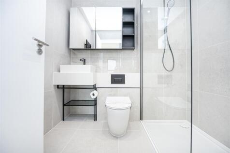 Bedroom One En-suite Bathroom     .jpg