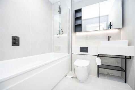 Main Bathroom .jpg