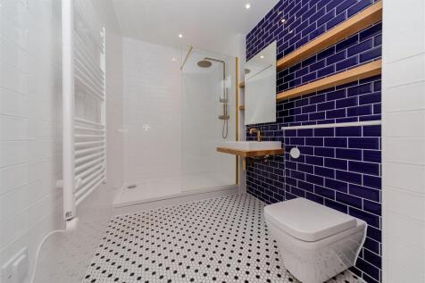 Bathroom   .jpg
