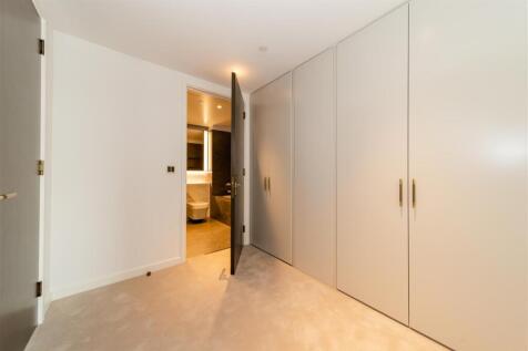 Master Bedroom        .jpg