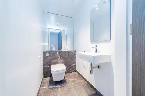 Bathroom    .jpg
