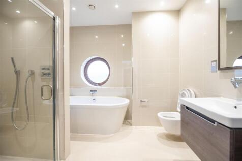 Bathroom 2           .jpg