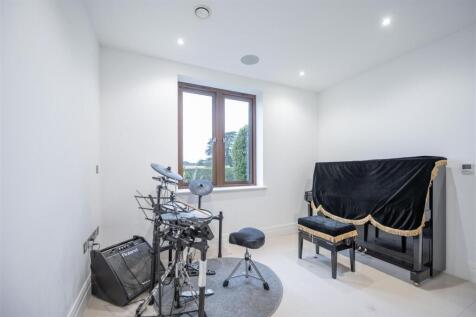Bedroom 5 .jpg