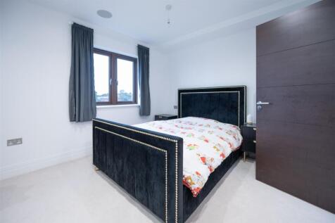 Bedroom 5    .jpg
