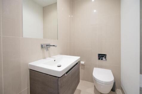 Bathroom 4   .jpg