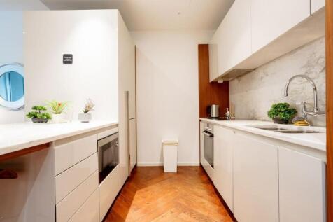 Kitchen      .JPG