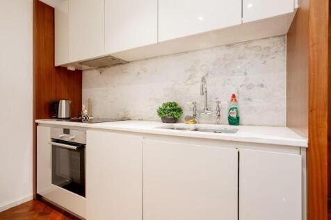 Kitchen     .JPG