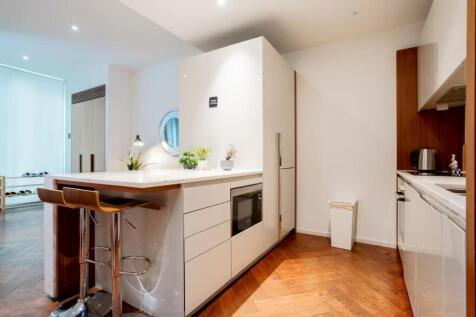 Kitchen            .JPG