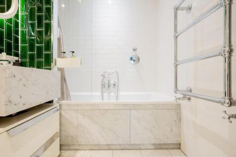 Bathroom                   .JPG