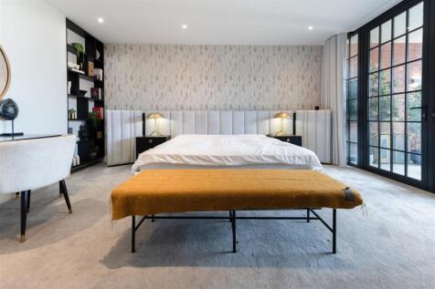 Bedroom 1 .jpg