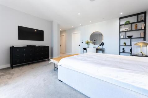 Bedroom 1      .jpg