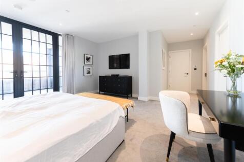 Bedroom 1            .jpg