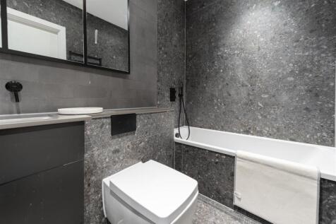 Bathroom 1 .jpg