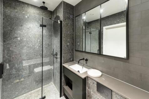 Bathroom 1  .jpg
