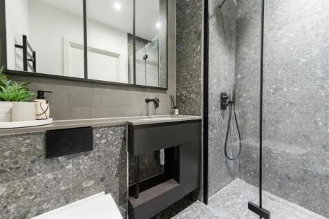 Bathroom 2 .jpg