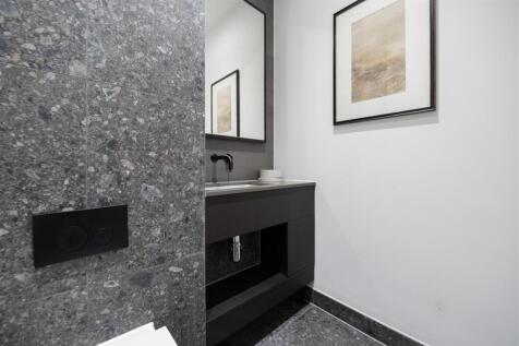Bathroom 3    .jpg