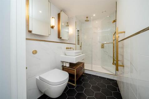 Bathroom      .jpg