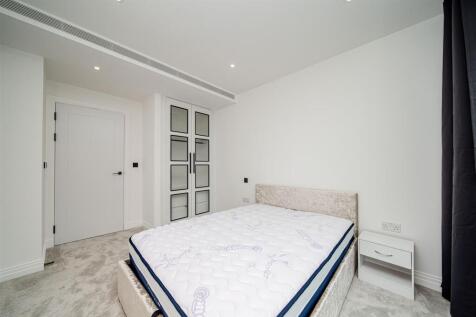 Bedroom..jpg