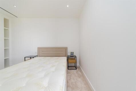 Master Bedroom          .jpg
