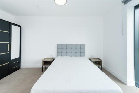 Master Bedroom    .jpg