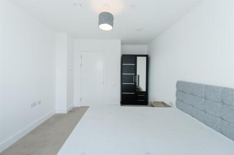 Master Bedroom       .jpg
