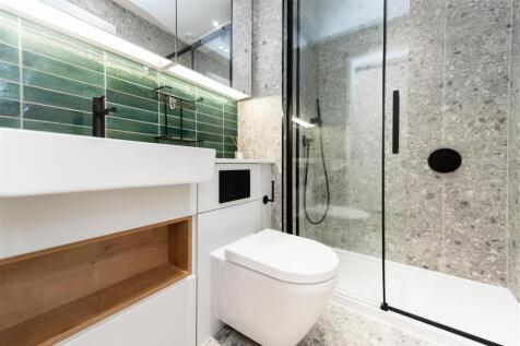 Bathroom Two    .jpg