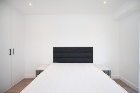 Bedroom    .jpg