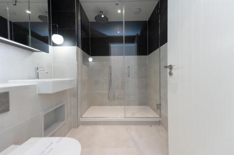 En-suite Bathroom    .jpg