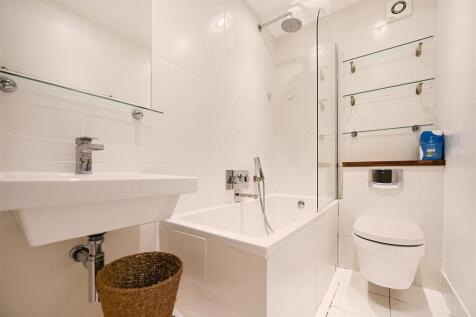 Bathroom    .jpg