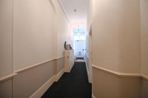 Hallway    .jpg