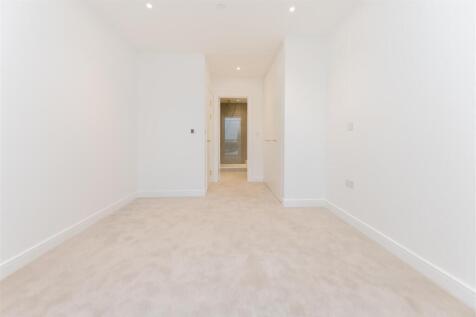Master Bedroom     .jpg