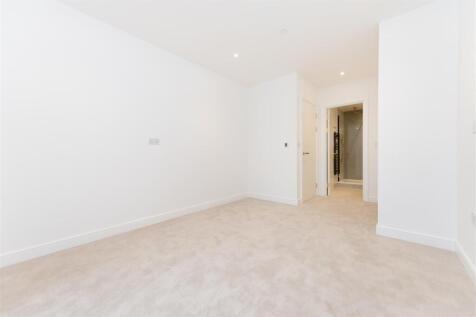 Master Bedroom          .jpg