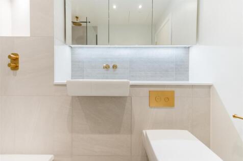 En-suite Bathroom.jpg
