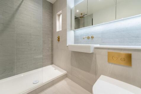En-suite Bathroom  .jpg